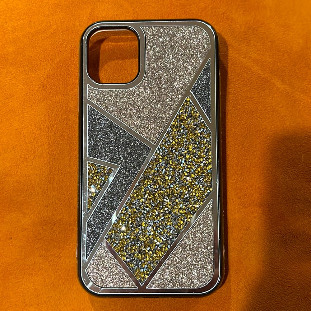 iPhone case  11as you can see in the pictures